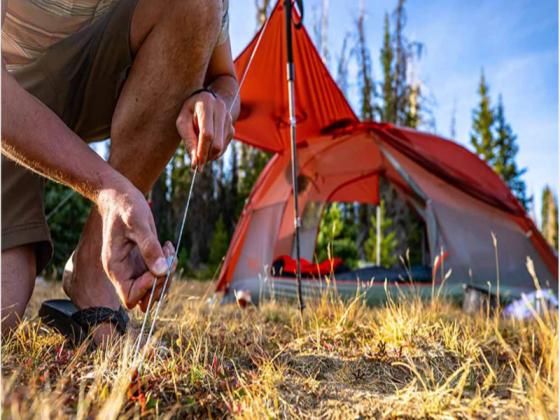 خط حبل خيمة في الهواء الطلق