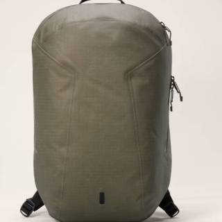 16L day backpack with super weather resistance, wear resistance and easy access