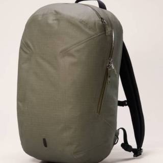 16L day backpack with super weather resistance, wear resistance and easy access