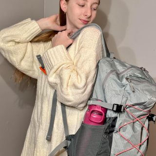 30L 軽量ハイキングバックパック 男女兼用 航空会社承認済み 旅行、ビジネス、ハイキングに最適 (グレー)