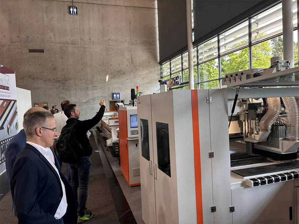 Cutting machine Cutting machine